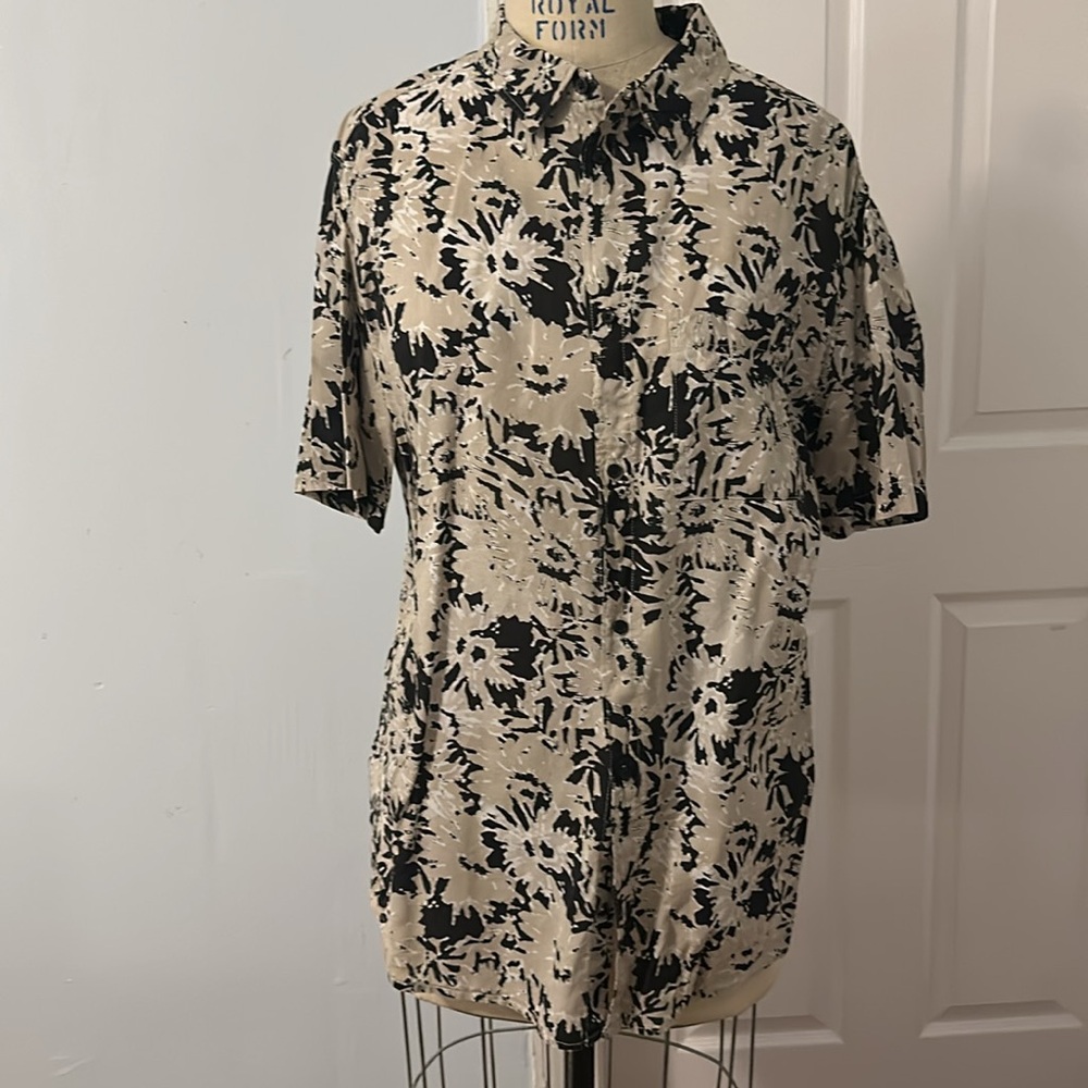H&M Flower Print Button Down Shirt - Picture 1 of 6